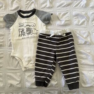 Carter’s Infant Gray & White Outfit Size 9 Months